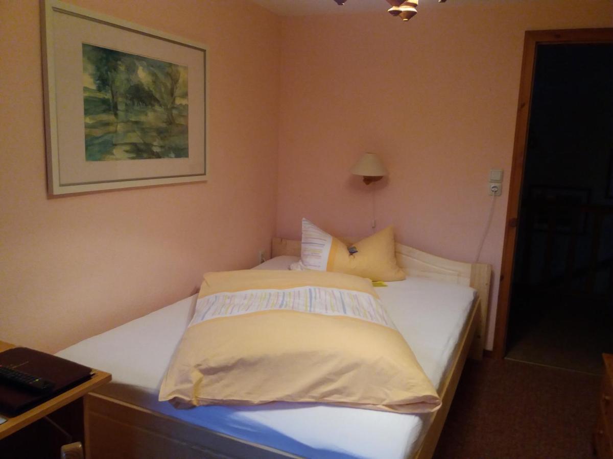Hotel Garni & Oma'S Heuhotel 'Pension Zur Galerie' Barby Kültér fotó