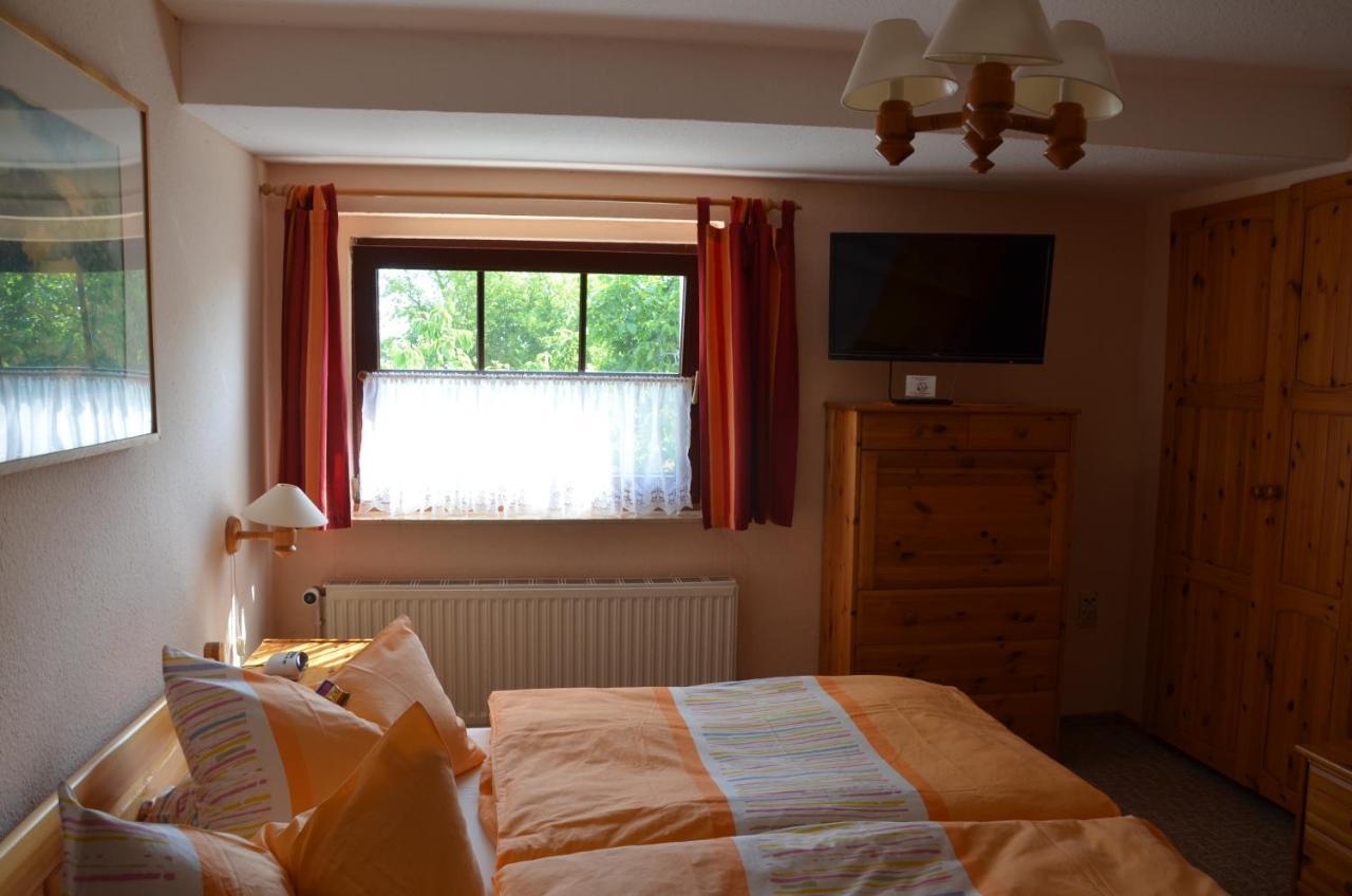 Hotel Garni & Oma'S Heuhotel 'Pension Zur Galerie' Barby Kültér fotó