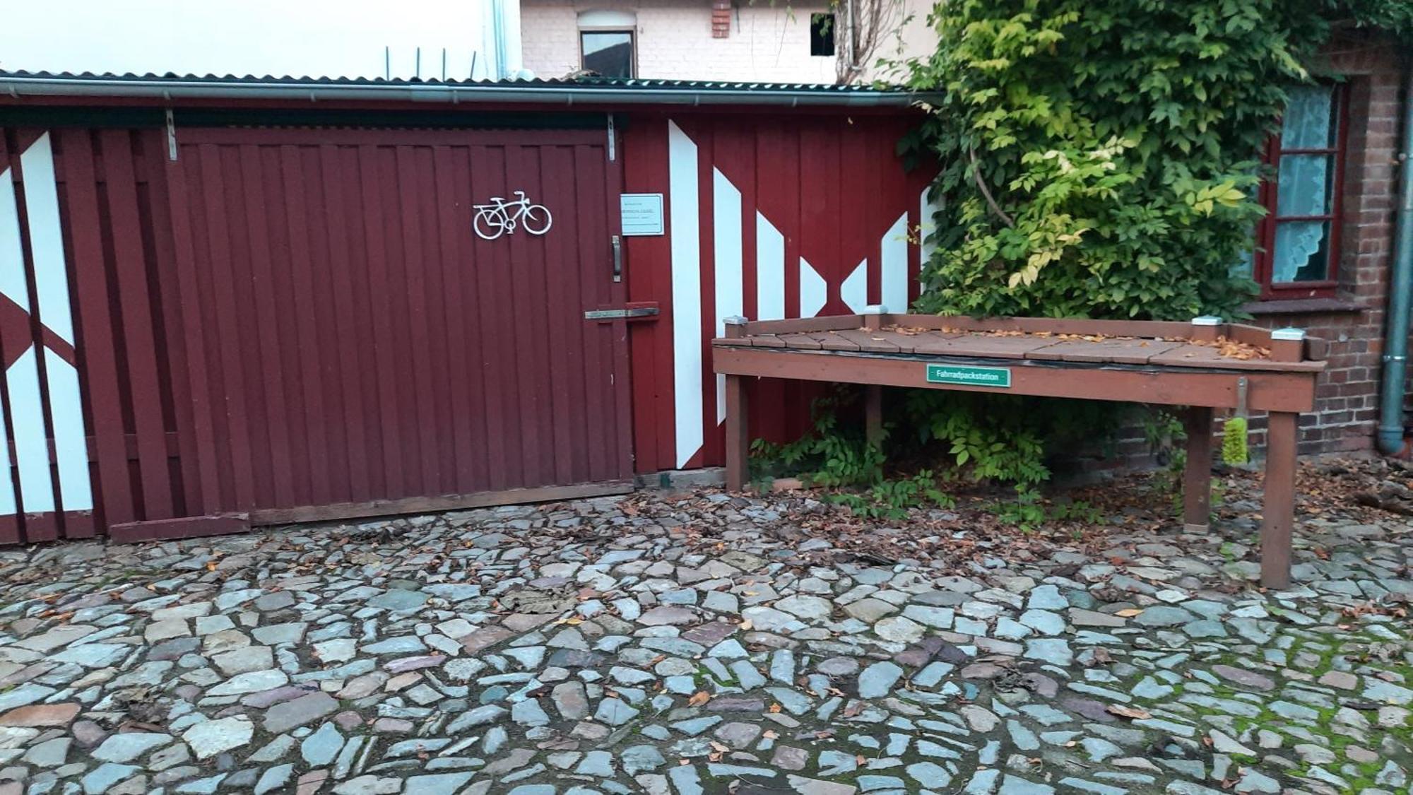 Hotel Garni & Oma'S Heuhotel 'Pension Zur Galerie' Barby Kültér fotó