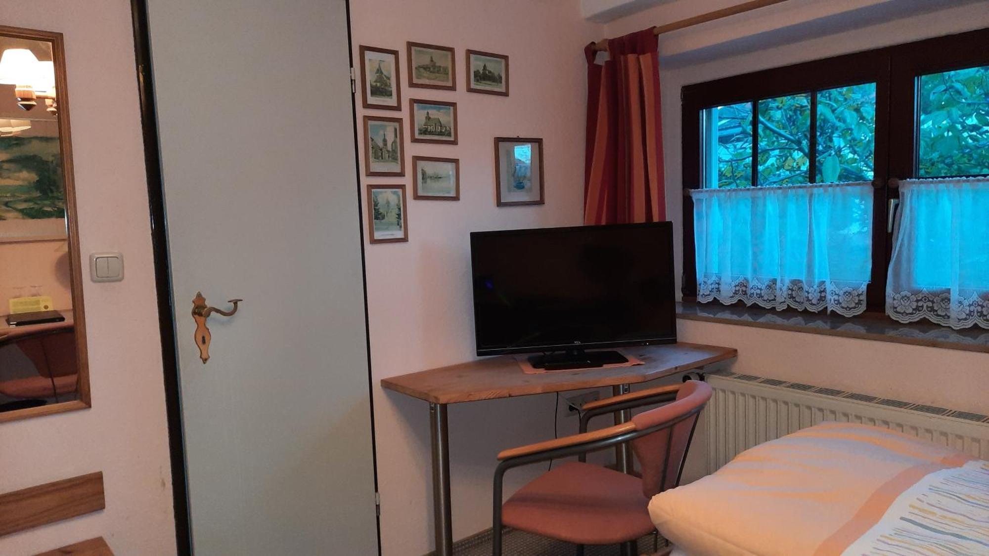 Hotel Garni & Oma'S Heuhotel 'Pension Zur Galerie' Barby Kültér fotó