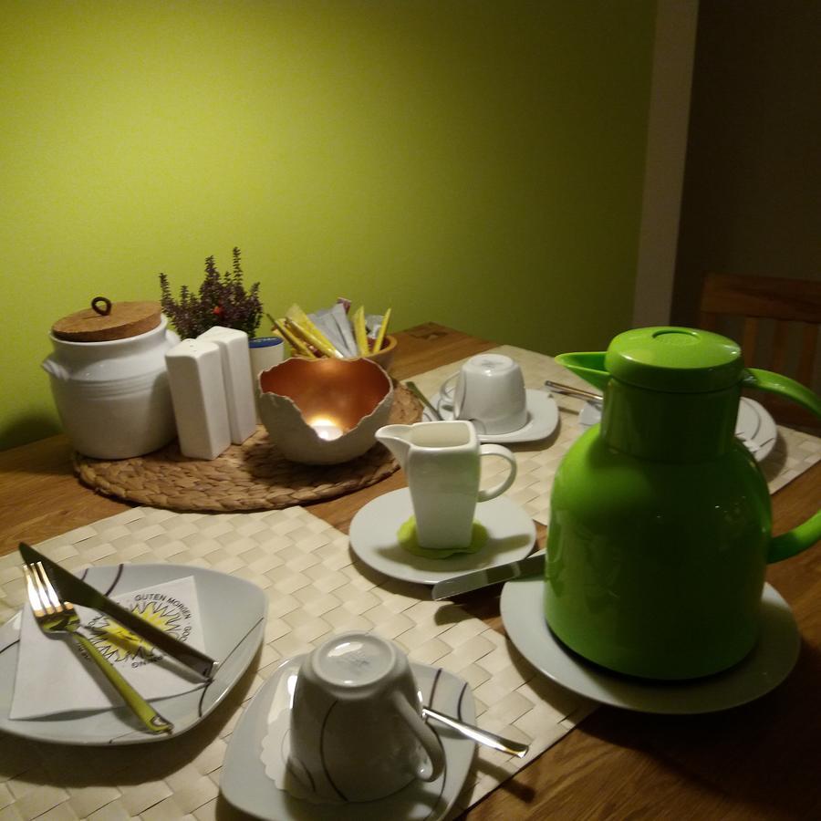 Hotel Garni & Oma'S Heuhotel 'Pension Zur Galerie' Barby Kültér fotó